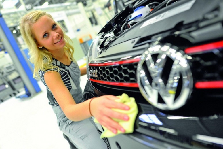 Студенты VW добавили Golf GTI \"черной динамики\"