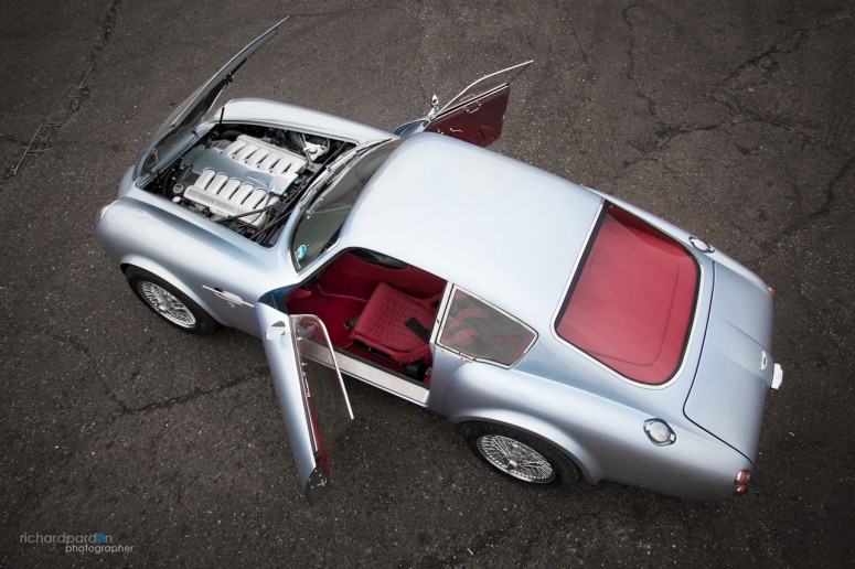 О Боже, классический Aston Martin DB4 Zagato из углеродного волокна