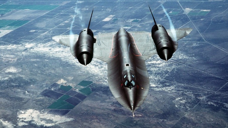 Хвостовой плавник сверхзвукового разведчика SR-71 Blackbird за sr-71-blackbird-11jpg млн