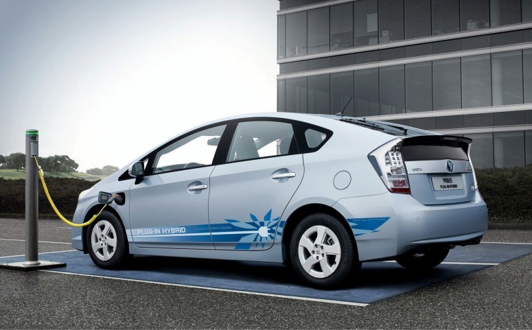 Toyota анонсировала систему энерговзаимодействия \"гибридное авто - дом\"
