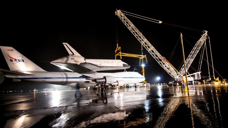 Как устанавливают космический шаттл на Боинг 747 [фото]