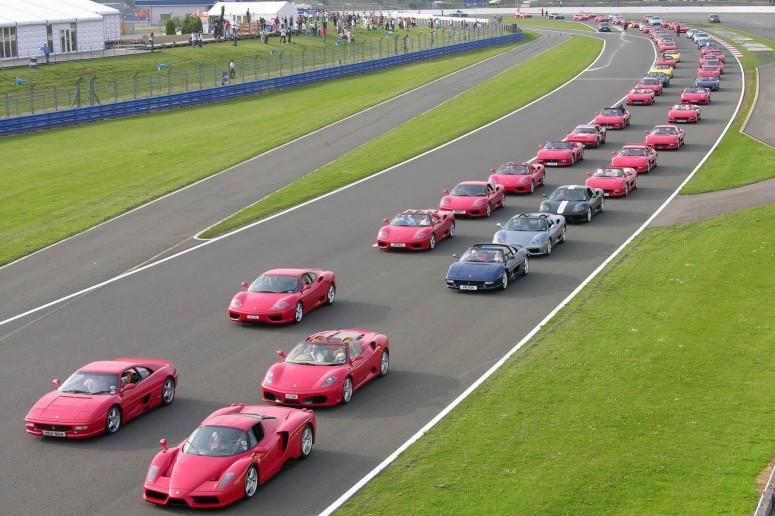 Ferrari собирает большой парад суперкаров в Северной Европе