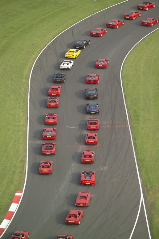 Ferrari собирает большой парад суперкаров в Северной Европе