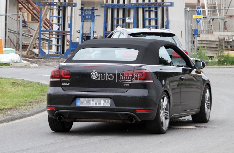 Volkswagen тестирует новый кабриолет Golf GTI 2013 [шпионские фото]