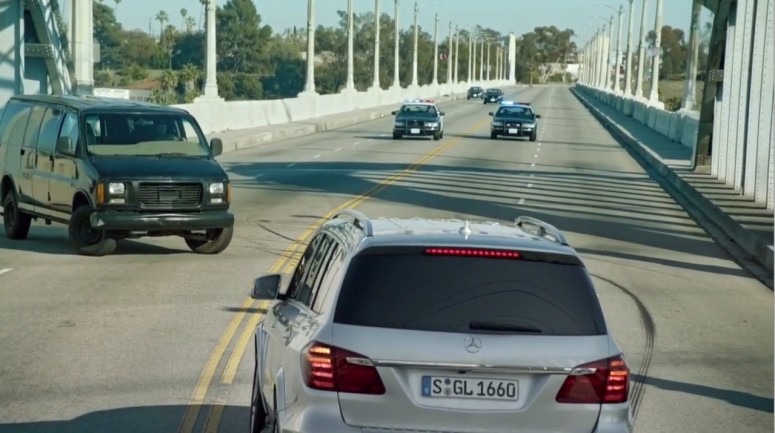 Реклама Mercedes GL 2013: погоня [видео]