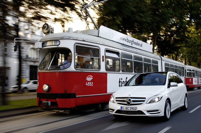 Mercedes выпустит электрическую версию минивэна B-Class