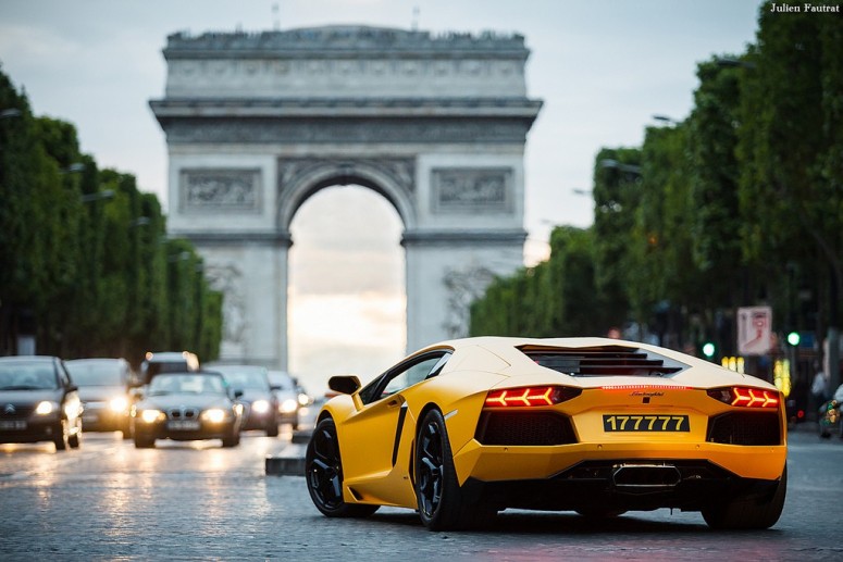 Необычайно красивые фотографии суперкаров во Франции