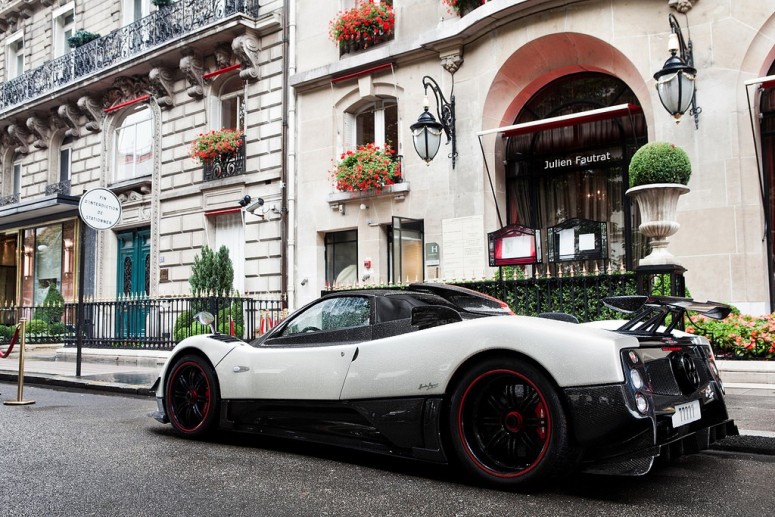 Необычайно красивые фотографии суперкаров во Франции