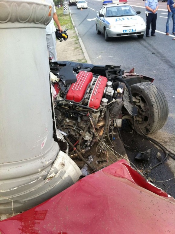 Авария Ferrari 612 Scaglietti: оторвало двигатель [видео, фото]
