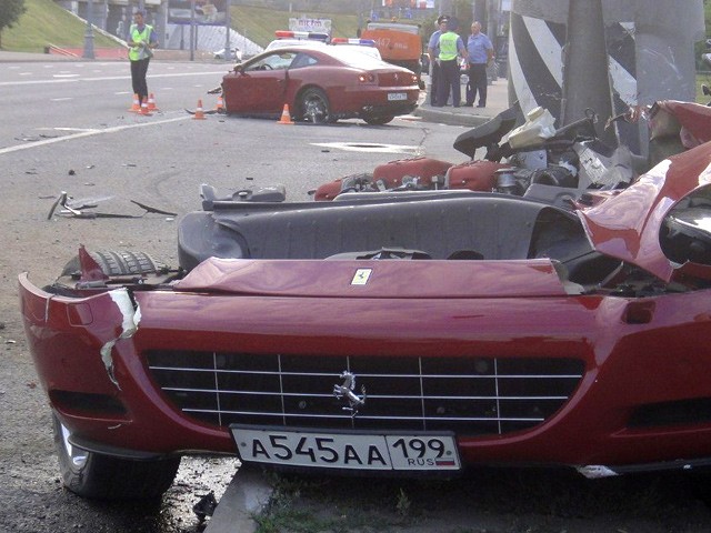 Авария Ferrari 612 Scaglietti: оторвало двигатель [видео, фото]