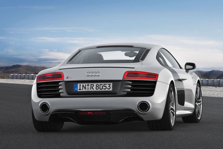 Audi показало обновленную R8 2013: купе и