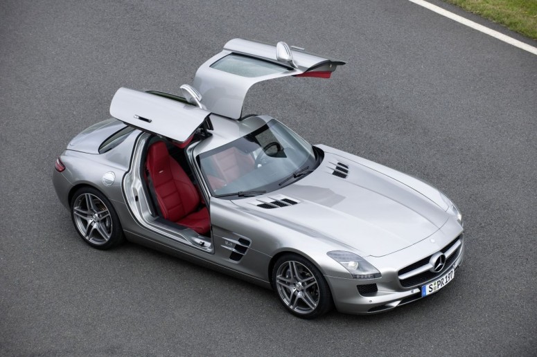 Автомобили Mercedes-Benz с дверьми «крылья чайки»