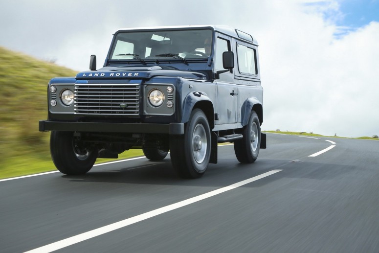 2013 Land Rover Defender: новые цвета и модернизированная аудио система