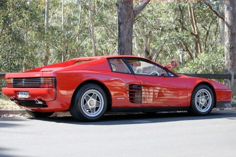 Сер Элтон Джон продает подаренный на 40-летие Ferrari Testarossa