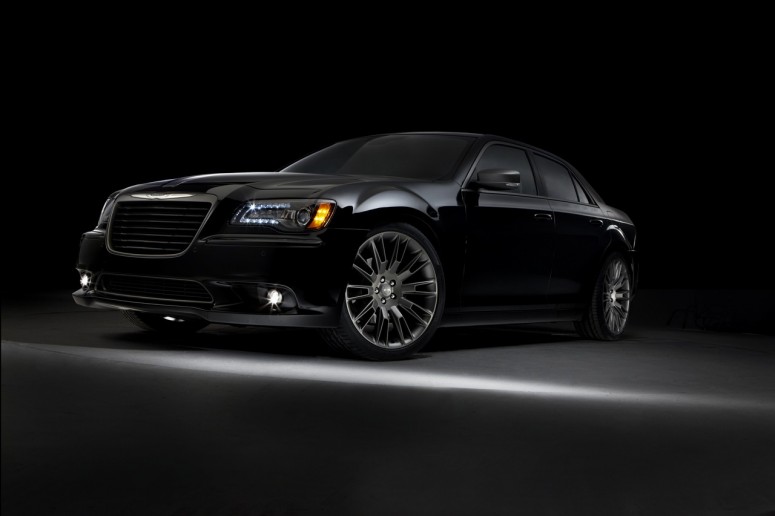 Джон Варватос предложил лакжари версию 2013 Chrysler 300C