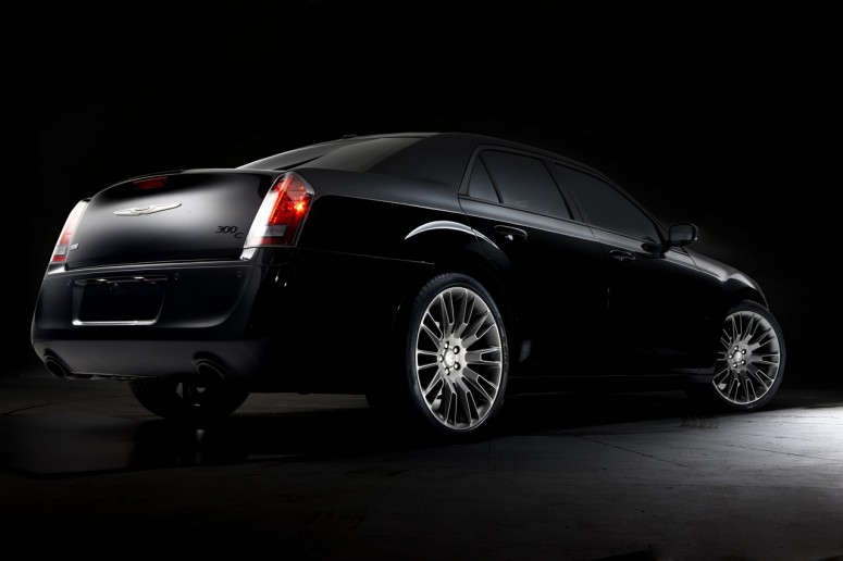 Джон Варватос предложил лакжари версию 2013 Chrysler 300C