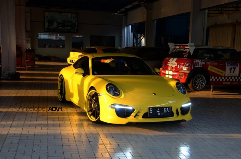 Porsche 911 на 22-дюймовых дисках ADV.1 и в костюме TechArt
