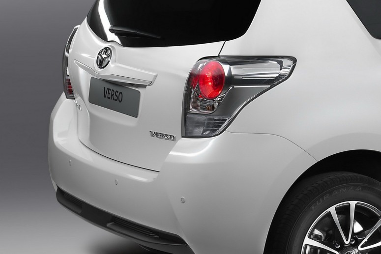 2013 Toyota Verso: компактный MPV получил не только \"подтяжку лица\"