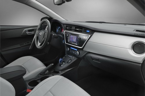 Toyota открывает подробности абсолютно нового хэтчбека Auris 2013