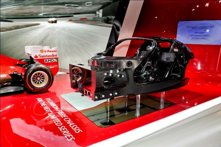 Вместо гиперкара Ferrari показала шасси преемника Enzo [3 видео]