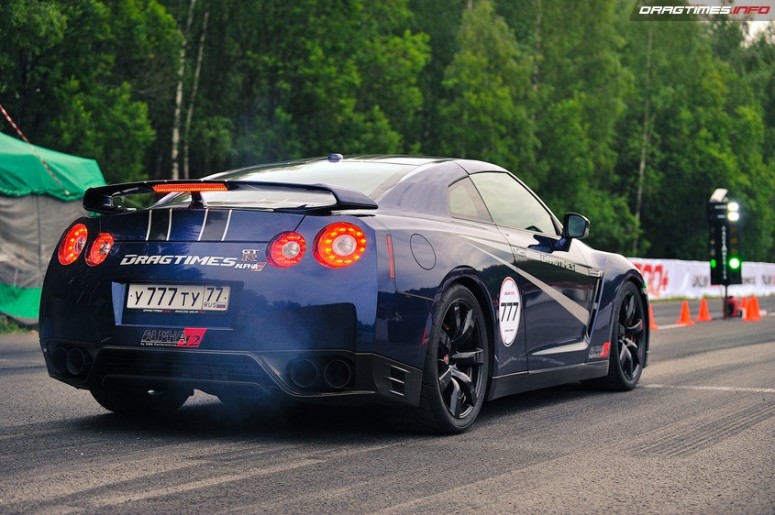 Нелегальные гонки в Москве: 1500-сильный Nissan GT-R vs Twin Turbo Gallardo