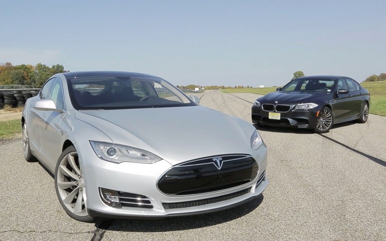 Электрокар Tesla Model S оказался быстрее самого быстрого седана в мире