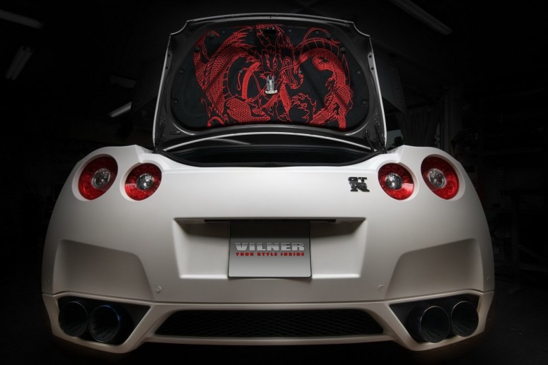 Vilner выполнил салон Nissan GT-R в тематическом стиле дракона