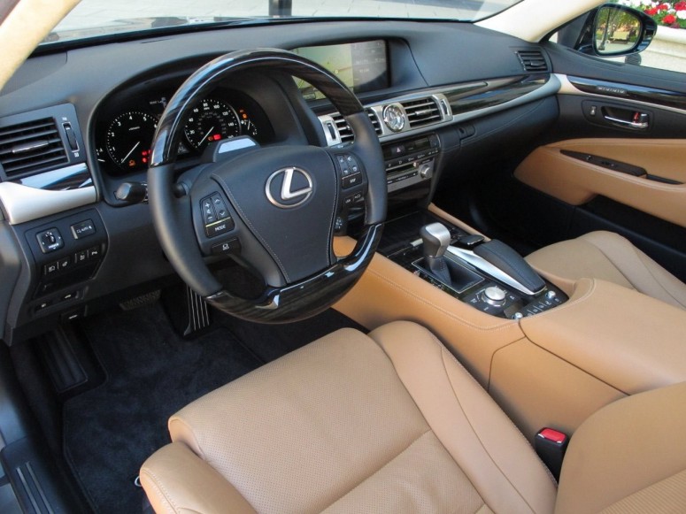 Lexus объявил о трех новых моделях в линейке LS 2013