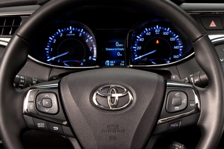 Новый 2013 Toyota Avalon стал более сексуальным