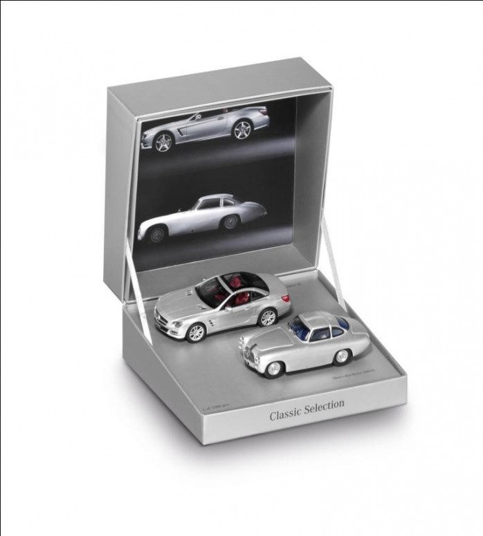 Mercedes-Benz предложил коллекцию новогодних подарков