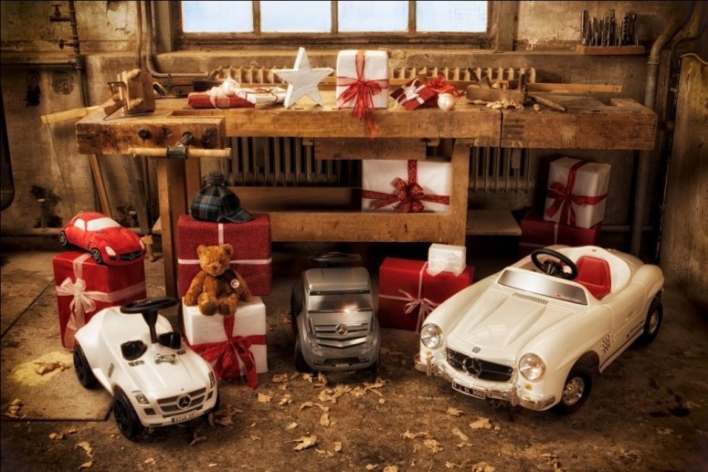 Mercedes-Benz предложил коллекцию новогодних подарков