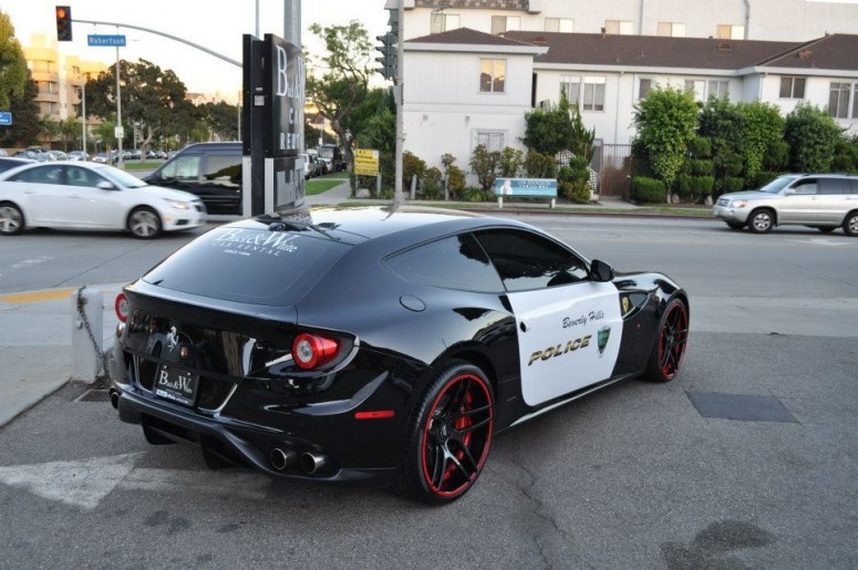 В Беверли Хиллз полиция ездит на Ferrari FF [фото]