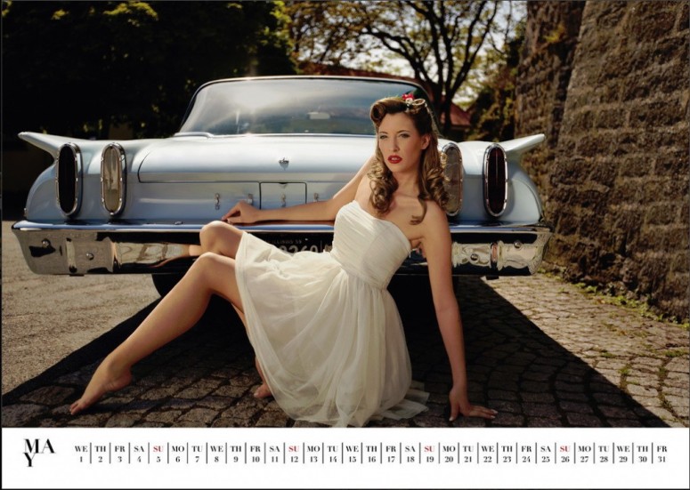 Календарь 2013: гламурные девушки и культовые автомобили США