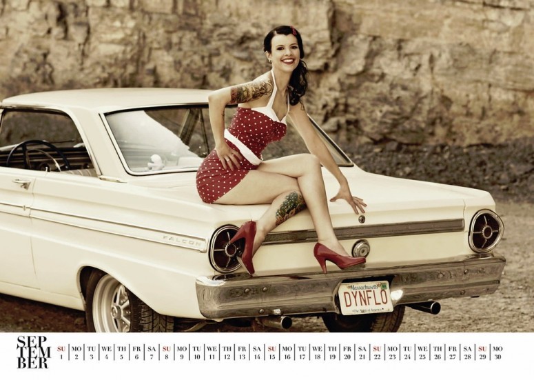 Календарь 2013: гламурные девушки и культовые автомобили США
