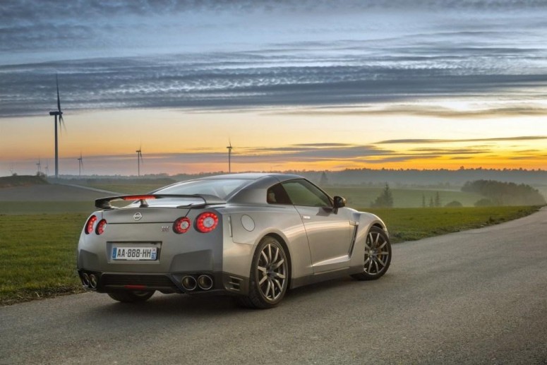 Обновленный 2013 Nissan GT-R пришел в Европу