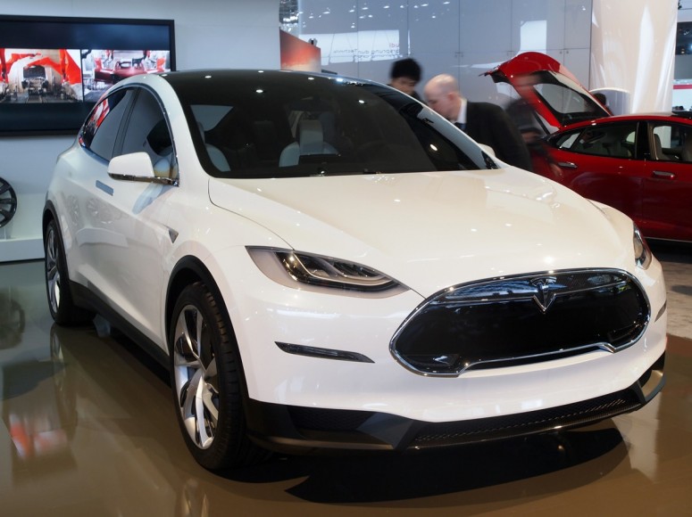 Tesla Model X – единственный автомобиль в Детройте, который выглядит как из будущего