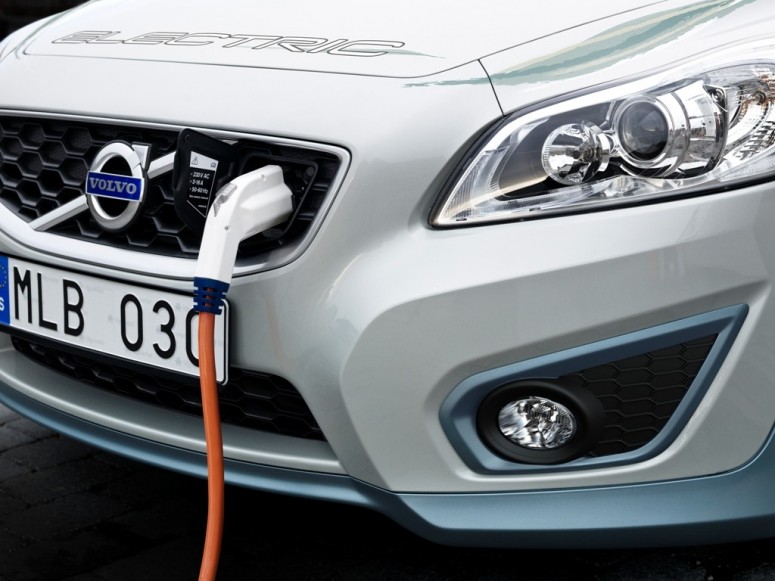 Volvo: ближайшее будущее за гибридами, а не за электромобилями