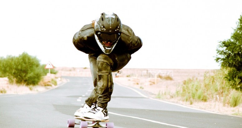 ЮАР: спуск на скейтборде со скоростью 110 км/ч [видео]
