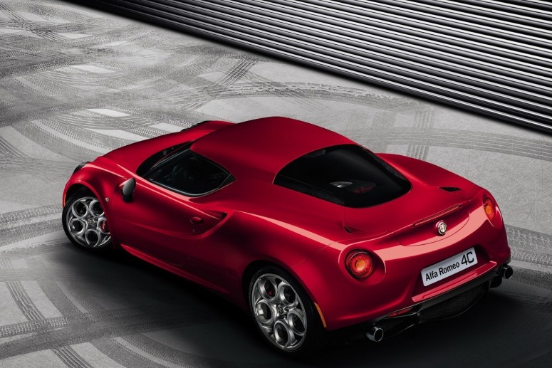 Салон купе Alfa Romeo 4C рассекречен [фото]