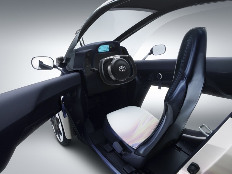 Toyota i-Road: электрический концепт трехколесного сити-кара [фото]