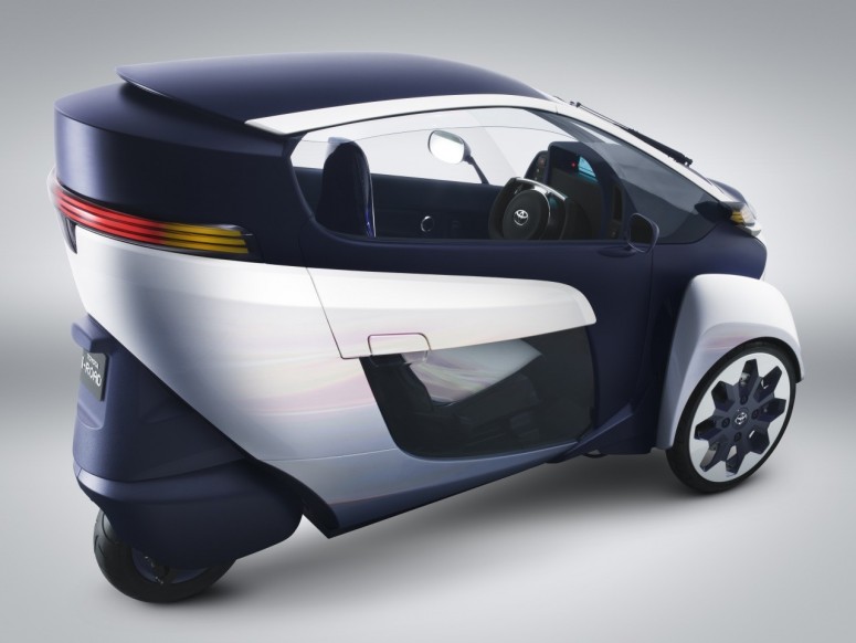Toyota i-Road: электрический концепт трехколесного сити-кара [фото]