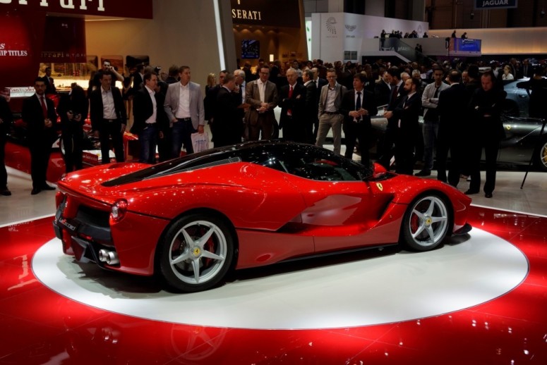 Ferrari LaFerrari: новый флагман итальянского бренда [видео]