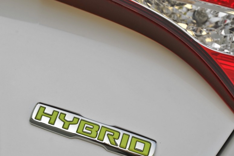 2013 Optima Hybrid - меньше \"лошадей\", больше крутящего момента