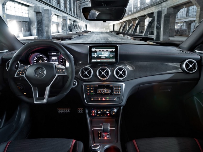 2014 Mercedes CLA 45 AMG: официальные фото «заряженного» седана