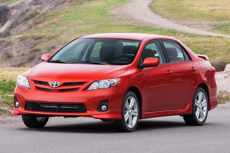 Toyota выпустит специальные издания Corolla для 2013 МГ