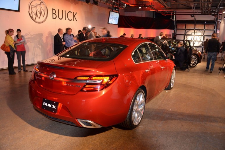 Buick показал новый среднеразмерный седан Regal