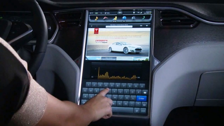 Tesla Model S: зачем такой большой дисплей [видео]