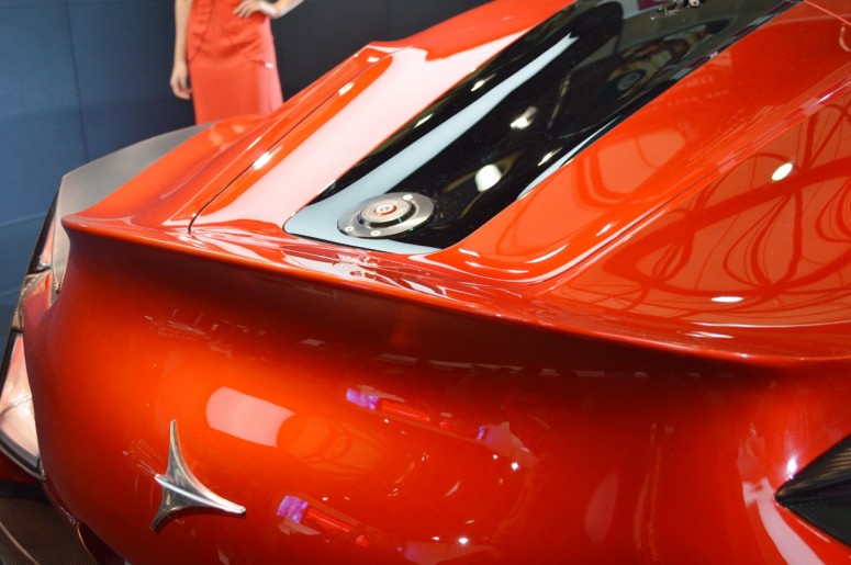 950-сильное спортивное купе Icona Vulcano: стриптиз в Шанхае [фото]