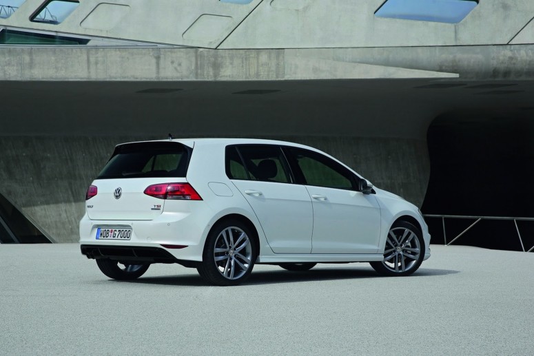 VW предложил дополнить новый Golf 7 пакетами R-Line