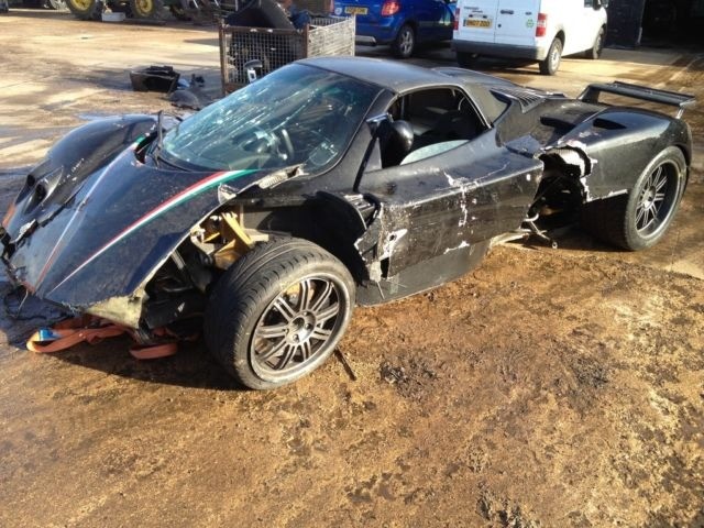 Потерпевшую аварию Pagani Zonda Roadster продают в Германии [фото]